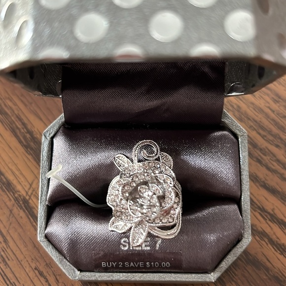 Dillards brand rhinestone ring size 7. - Picture 4 of 4